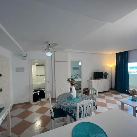 Con Terraza Y Piscina - Todoholiday Appartamento